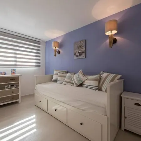 Σπίτι διακοπών Spacious House With Pool - Near