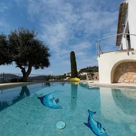 Spacious House With Pool - Near Σπίτι διακοπών