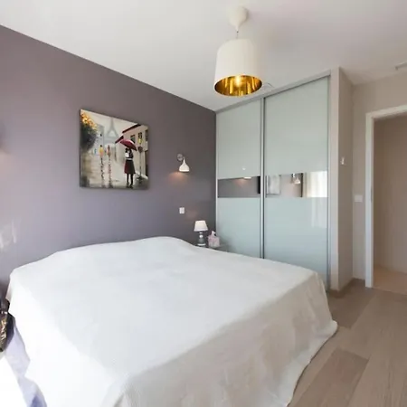 Σπίτι διακοπών Spacious House With Pool - Near *
