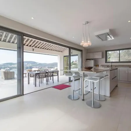 Spacious House With Pool - Near Saint-Raphaël
