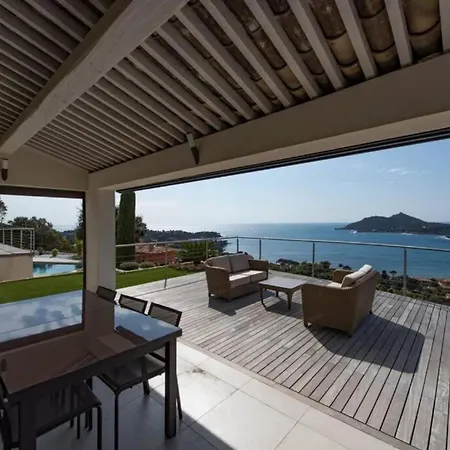 Holiday home Spacious House With Pool - Near Beach *