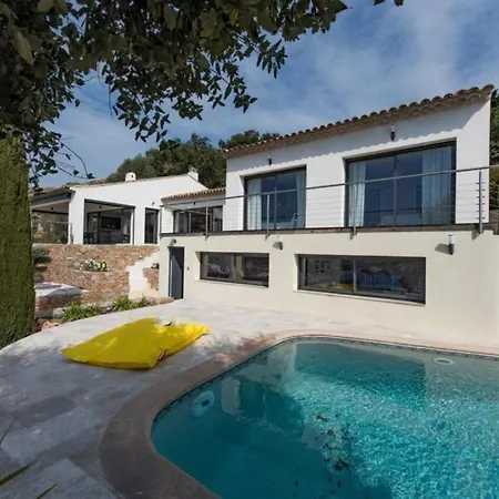 Spacious House With Pool - Near Beach