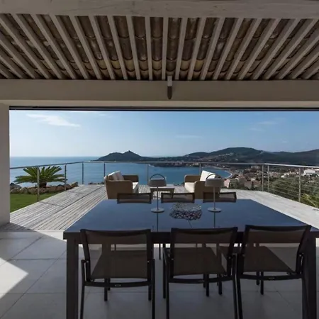 Spacious House With Pool - Near Beach Holiday home