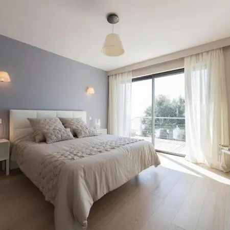 Holiday home Spacious House With Pool - Near Beach *